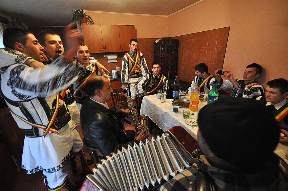 2013 – Fotoreportaj – Premiul 3 – Jorza Călin Nicolae – Căluşarul (Orăștie) – 6